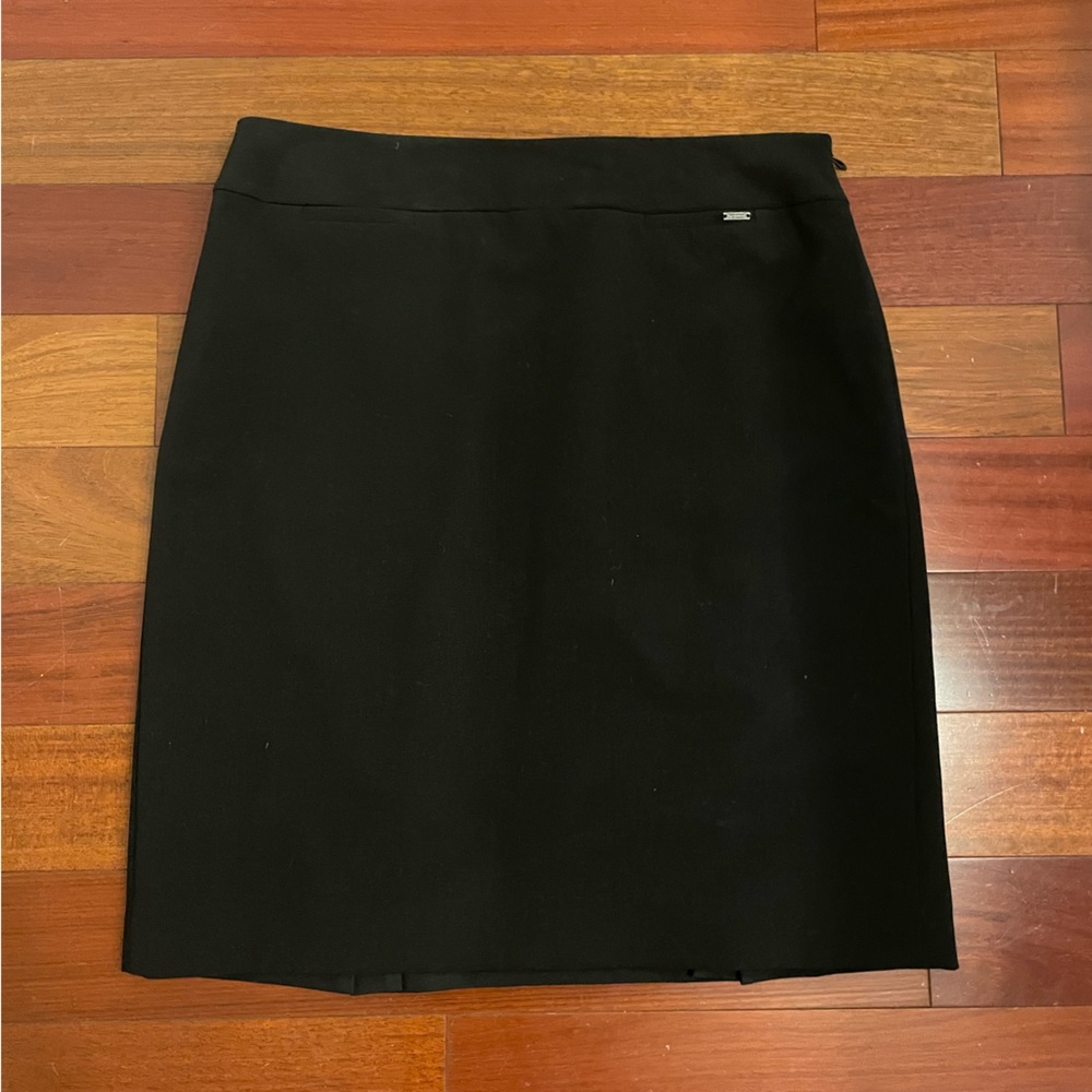 Black Pencil skirt; Tahari, size 8